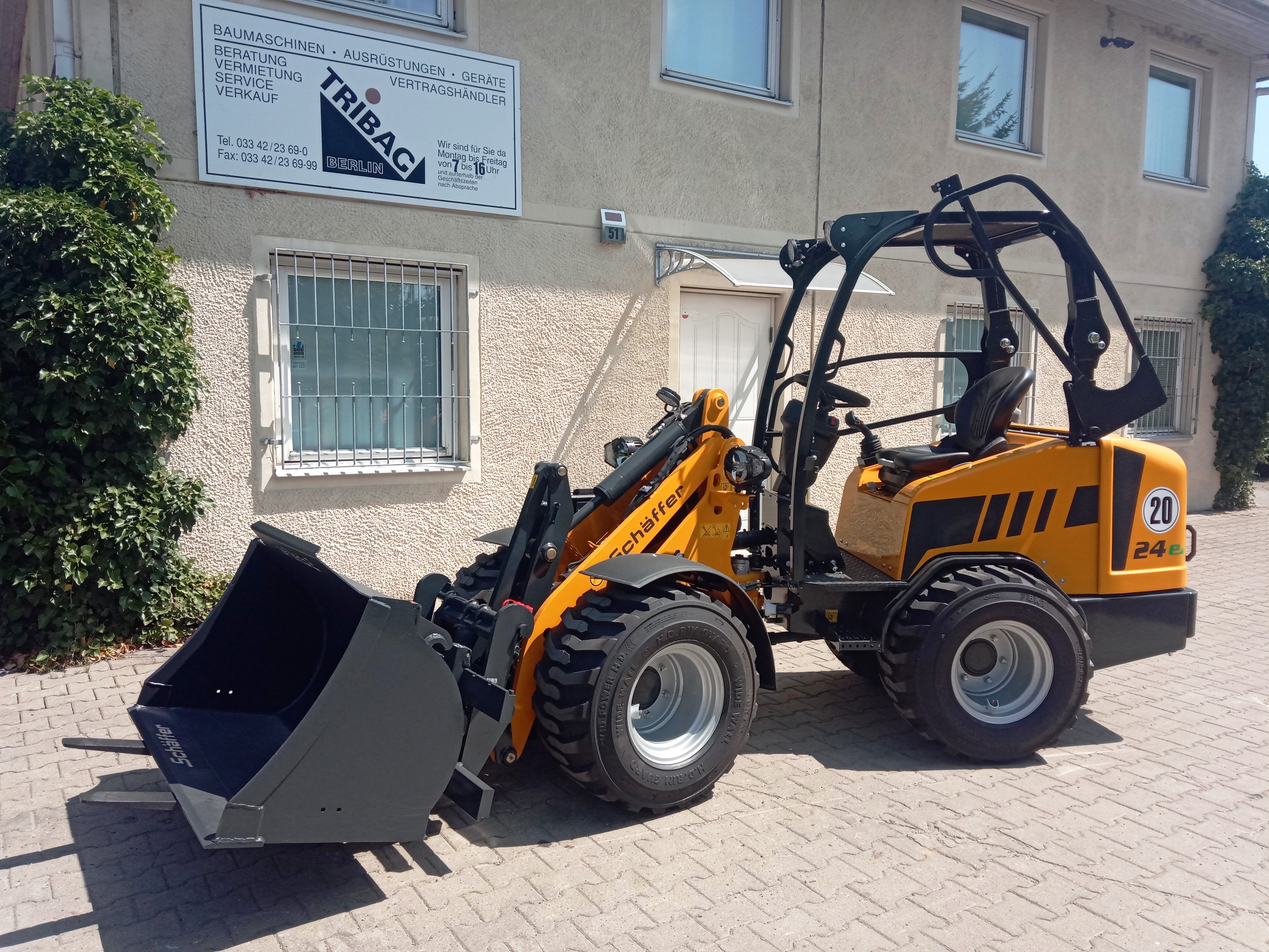 TRIBAC - Gebrauchtmaschinen - Radlader Schäffer 24e